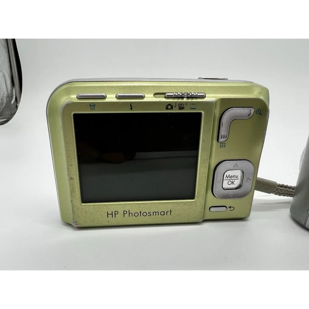 Lot Of‎ 2 HP PhotoSmart M547 6.2MP Digital Cameras For Parts